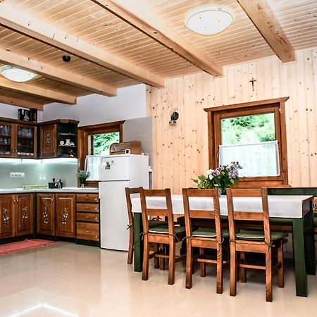 Central Chalet Varsag Екстериор снимка