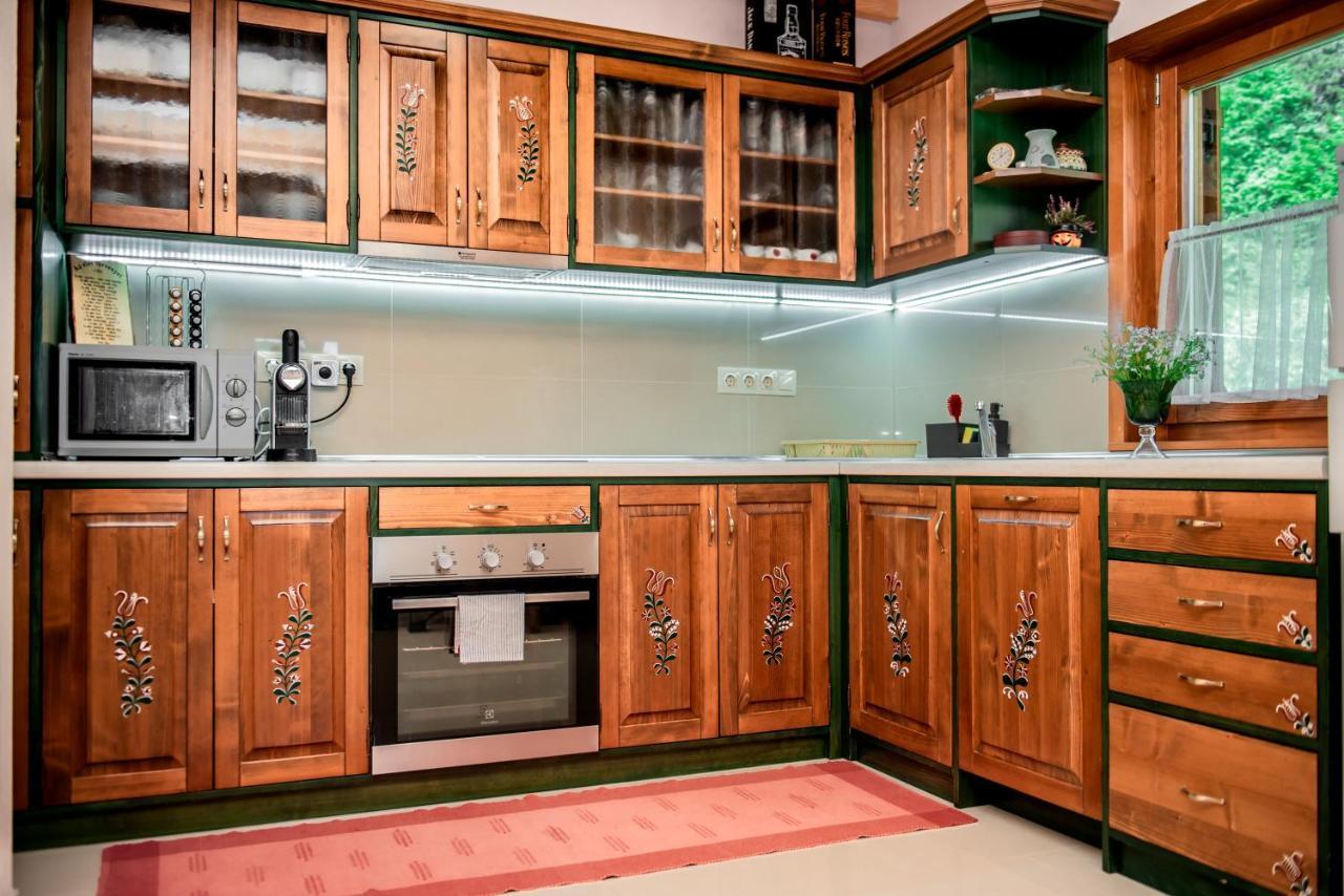 Central Chalet Varsag Екстериор снимка