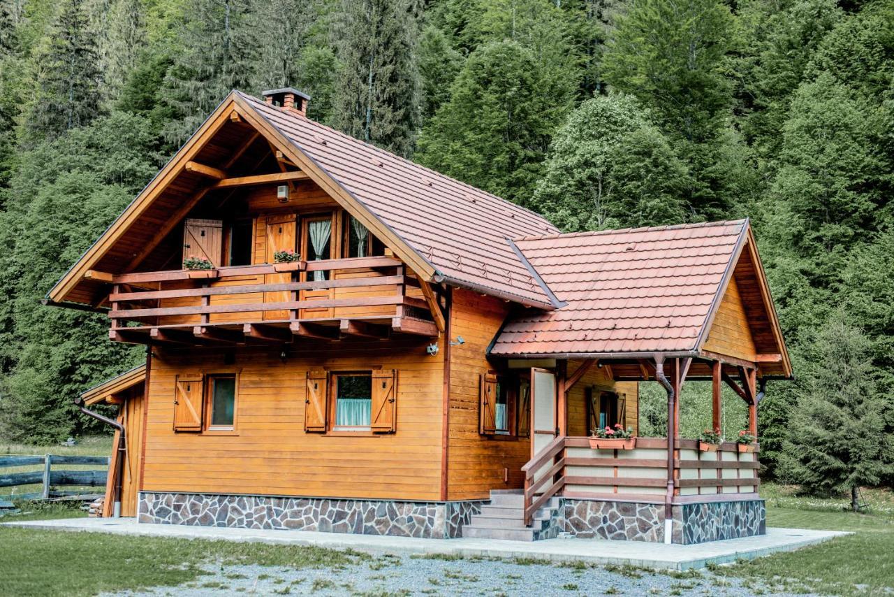 Central Chalet Varsag Екстериор снимка