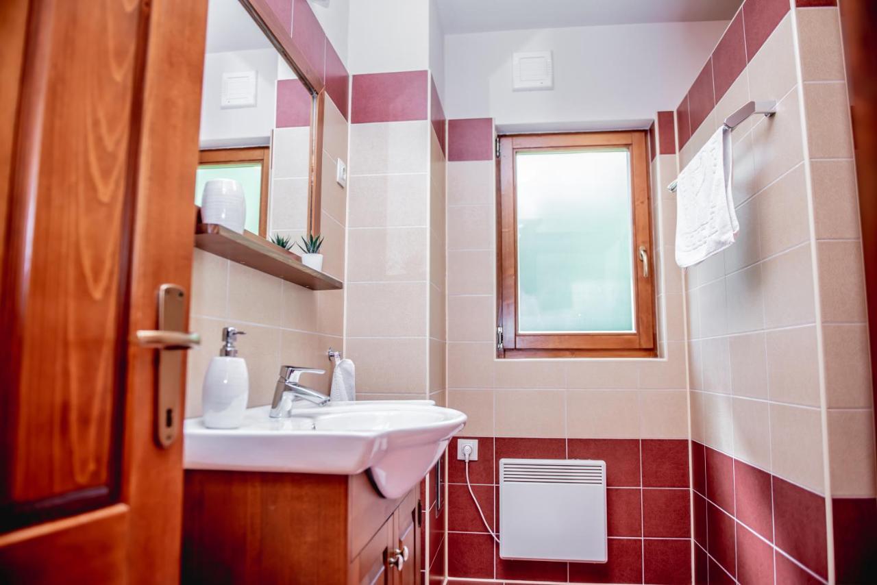 Central Chalet Varsag Екстериор снимка
